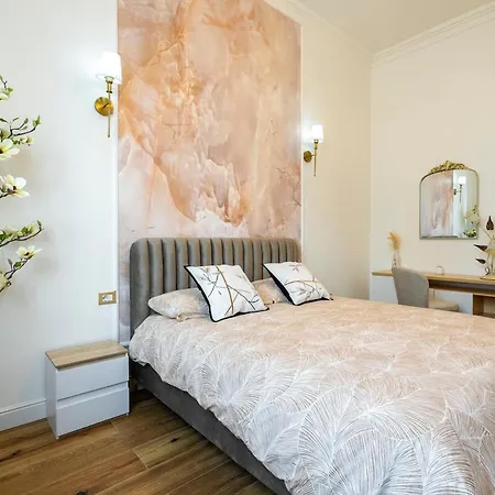 Prestige Gallery Residence-florence Center Apartment